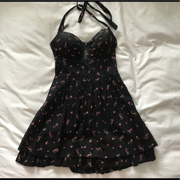 *2 for $20* Guess dress - Picture 1 of 3